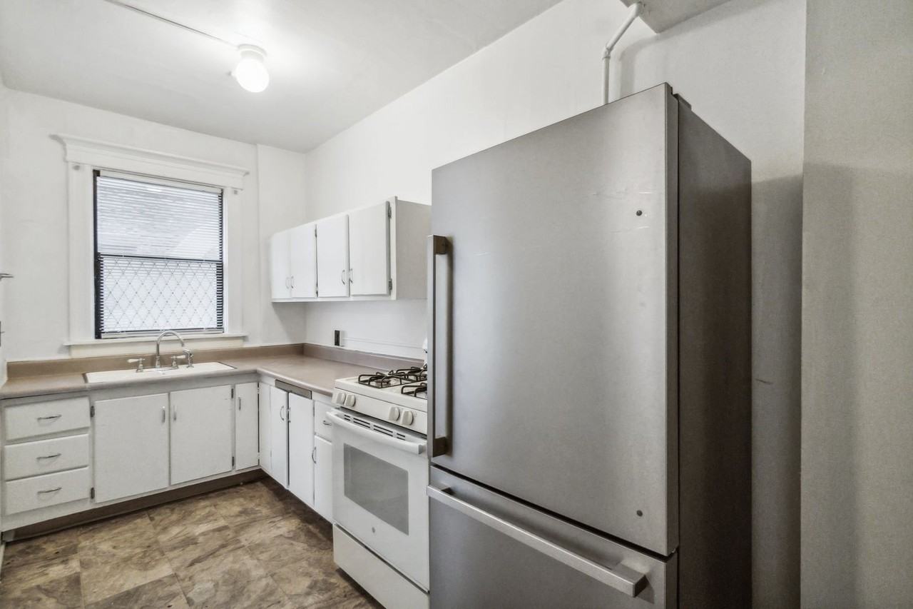 Capitola Apartments - Photo 5 of 12
