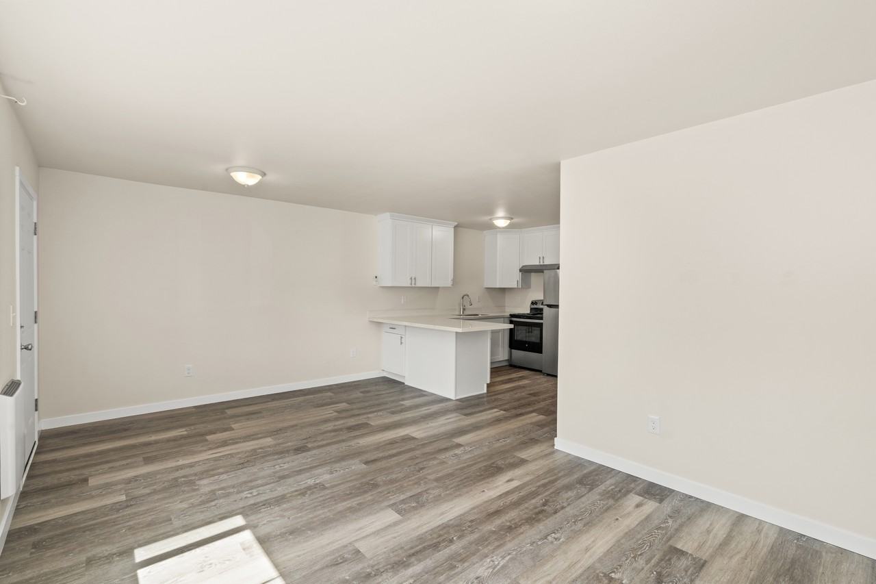 522 W Cushing St #1 - Photo 4 of 19