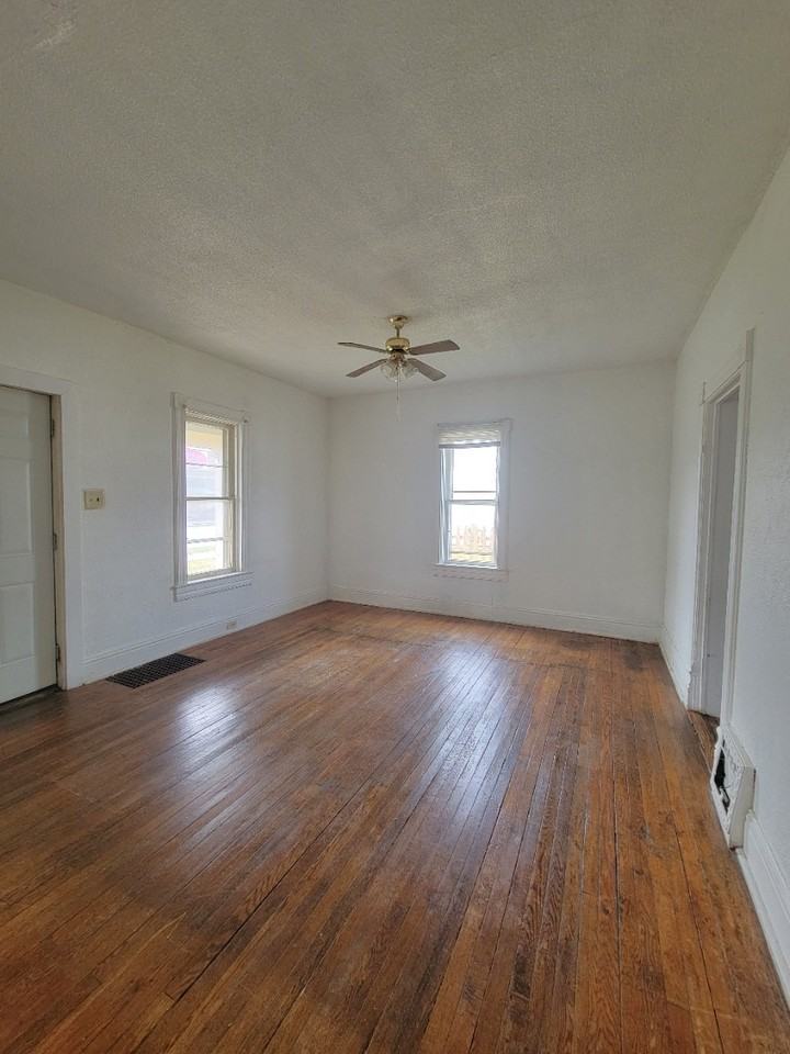 937 S 3rd Ave #1 - Photo 3 of 9