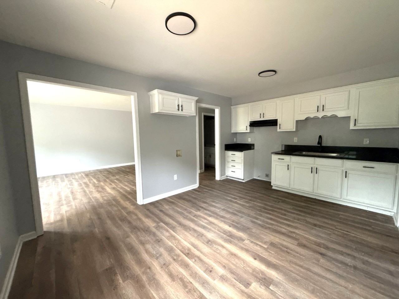 312 N College St #B - Photo 3 of 13
