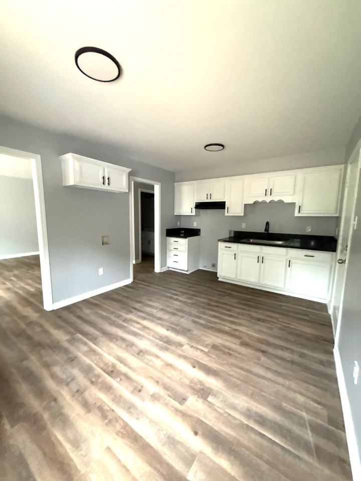 312 N College St #B - Photo 6 of 13