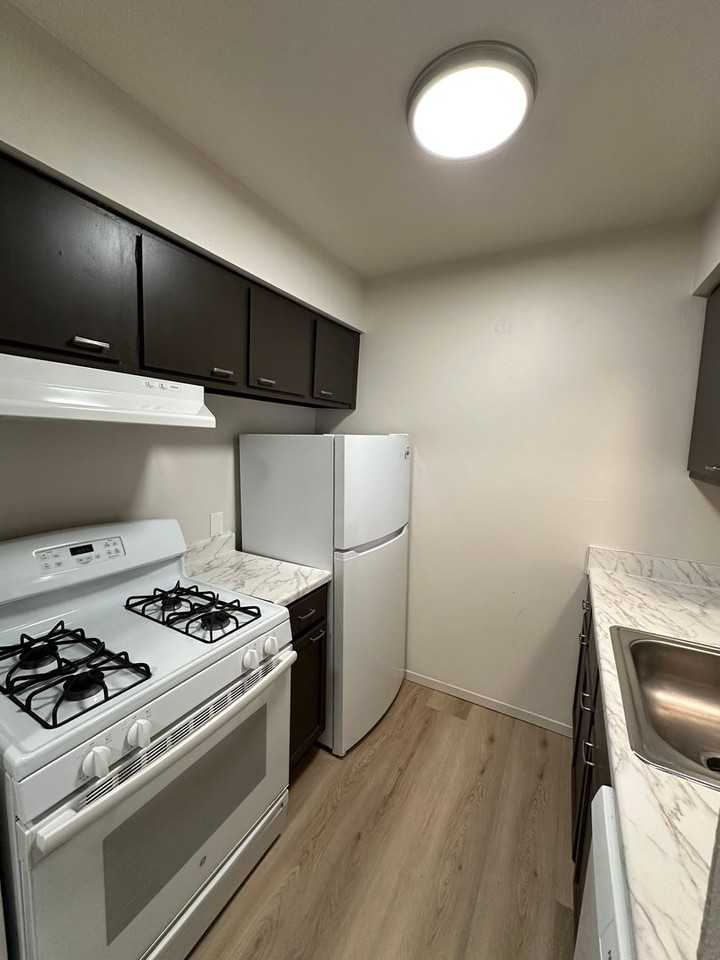 5501 W National Ave - Photo 2 of 10