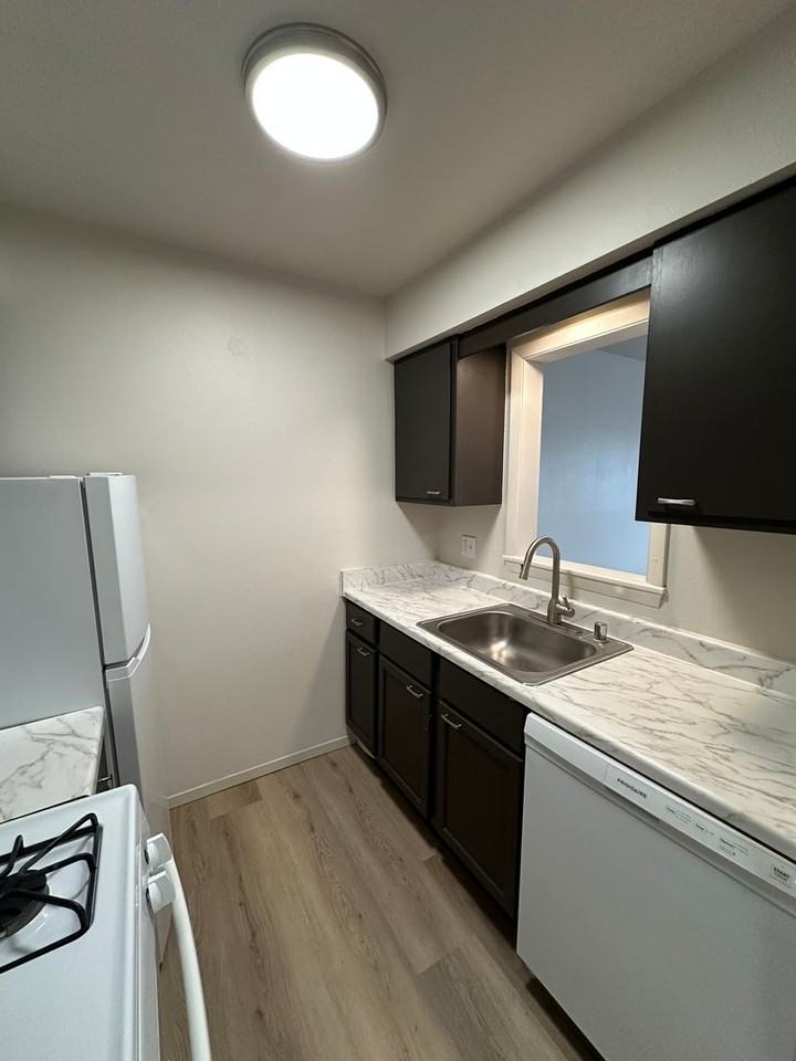 5501 W National Ave - Photo 3 of 10