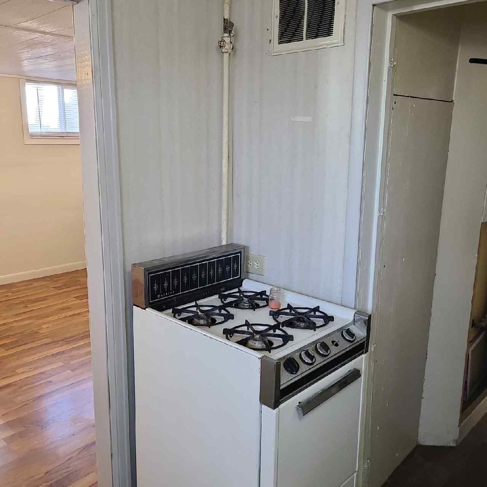 408 E E St #2 - Photo 3 of 12