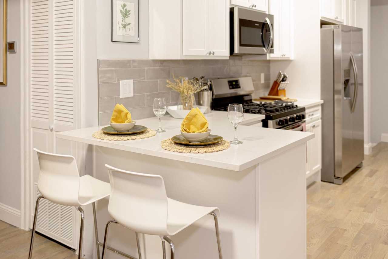 584 Orange Street - Photo 4 of 37