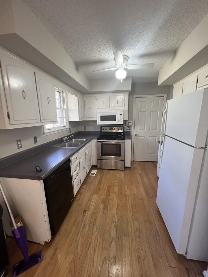 2900 Moss Spring Dr #1 - Photo 3 of 9