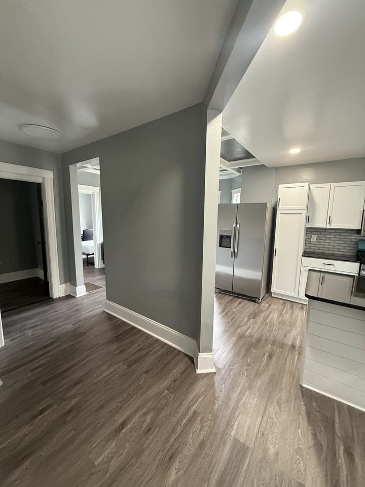 404 S Beech St #1 - Photo 3 of 20
