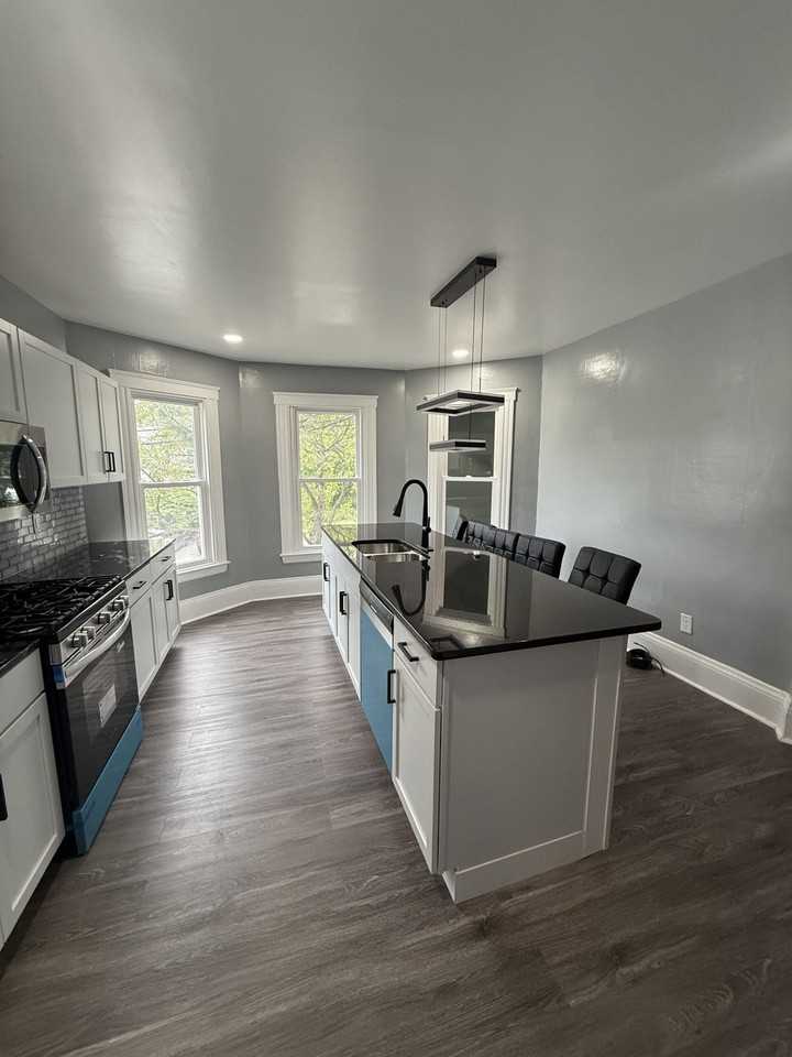 404 S Beech St #1 - Photo 6 of 20