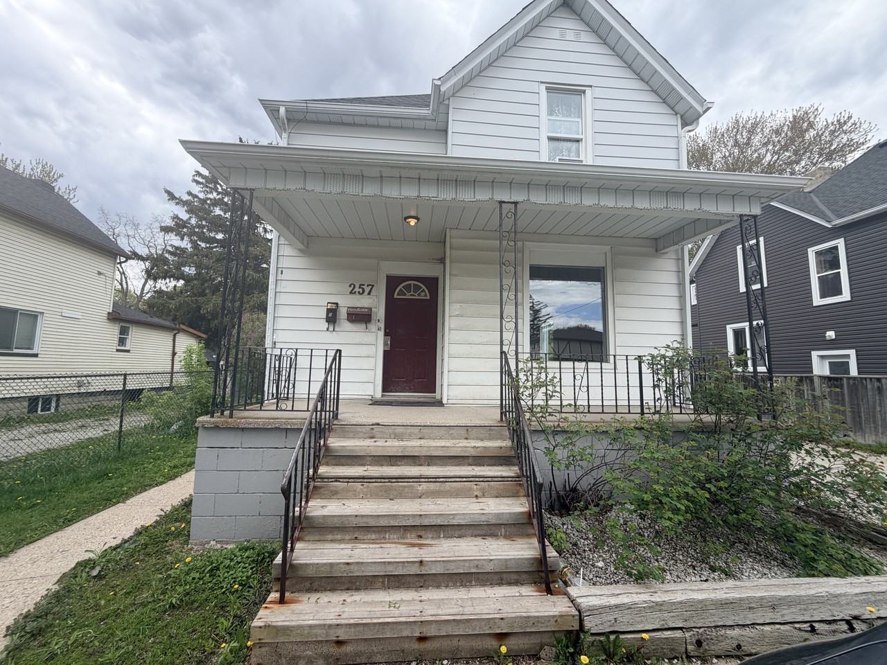 257 Vidal St S #1