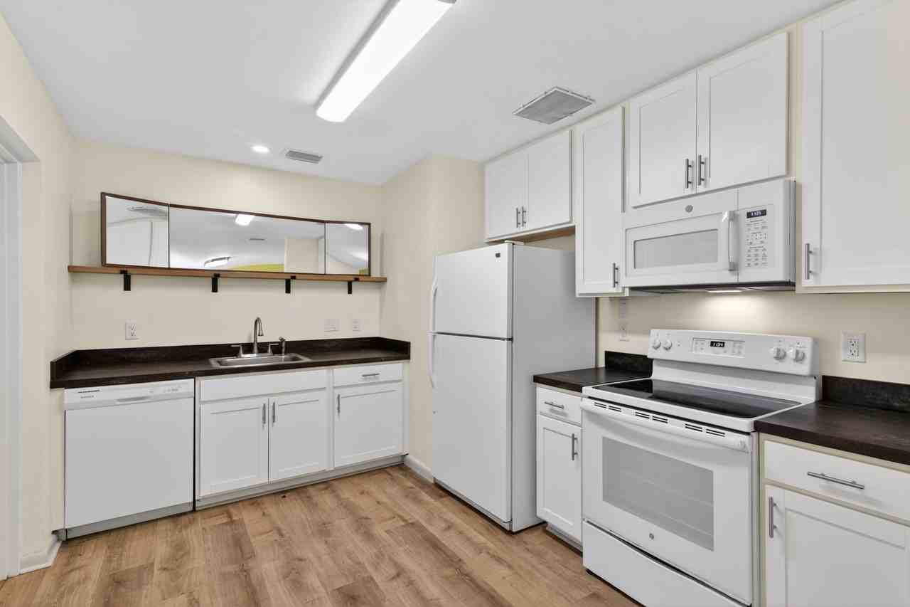 1302 Ne 14th Ter #1 - Photo 6 of 32