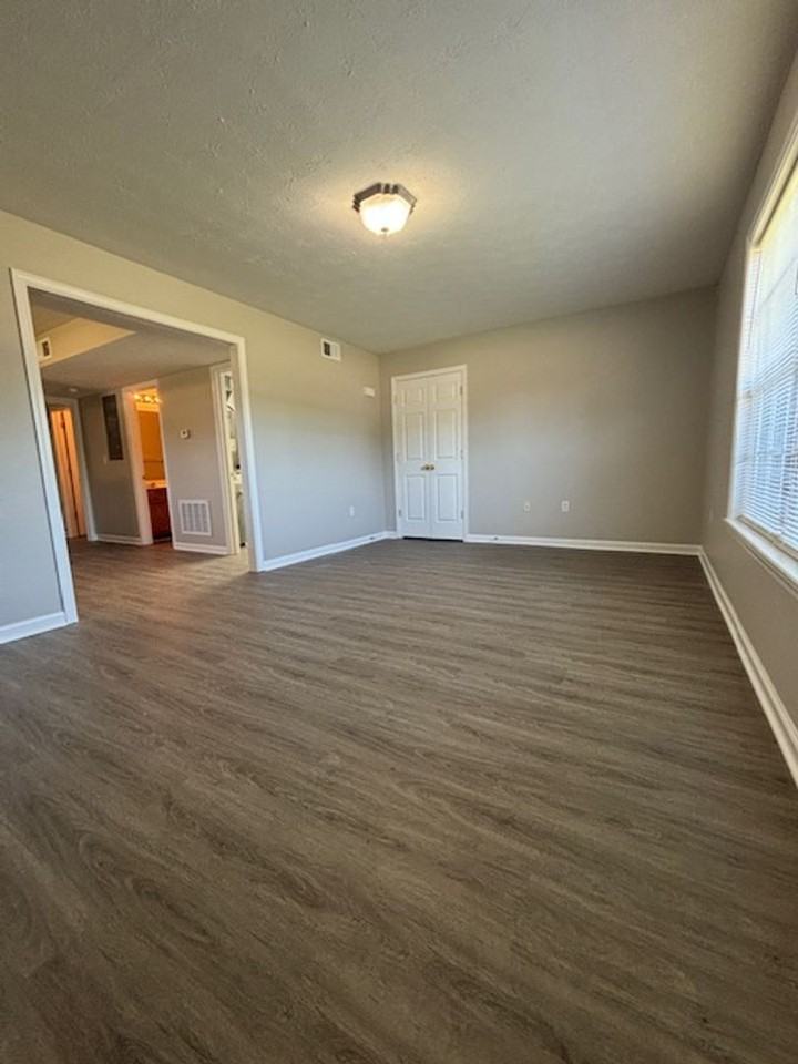 101 Braxton Ct - Photo 2 of 13