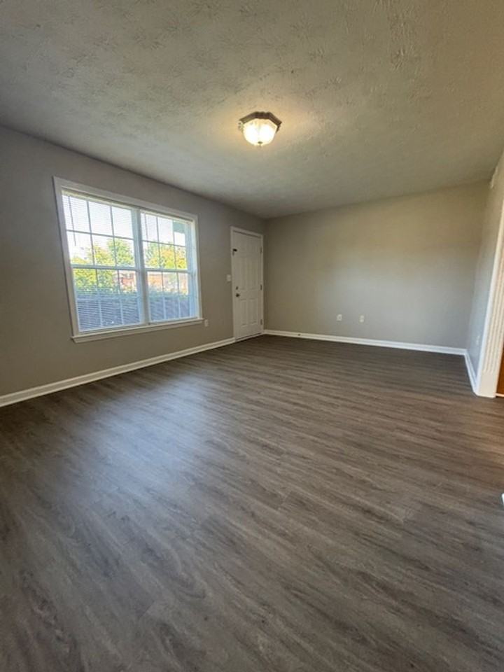 101 Braxton Ct - Photo 3 of 13