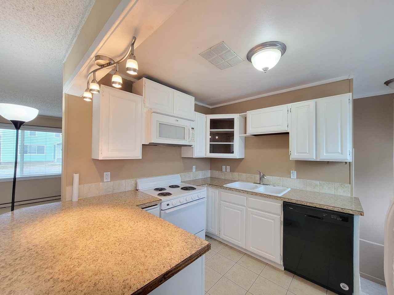 1218 Mcpherson Ave #1 - Photo 2 of 39