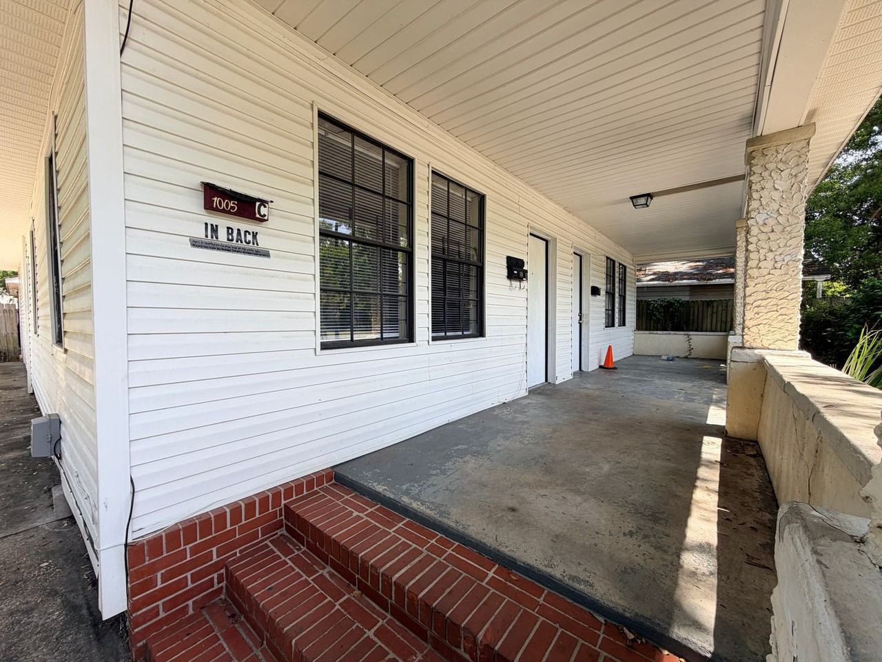 1005 N Oak St Apt B - Photo 3 of 25