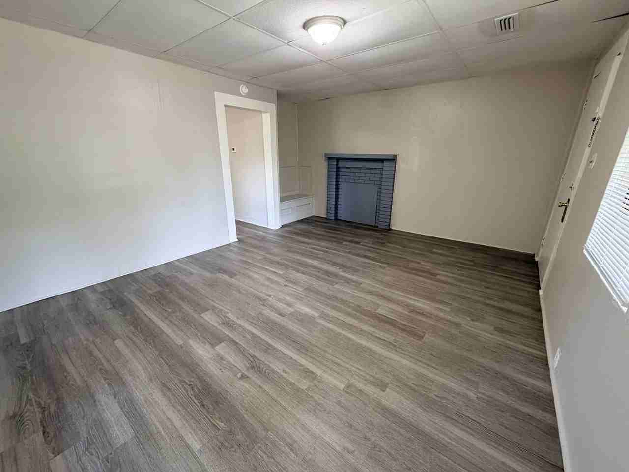 1005 N Oak St Apt B - Photo 5 of 25