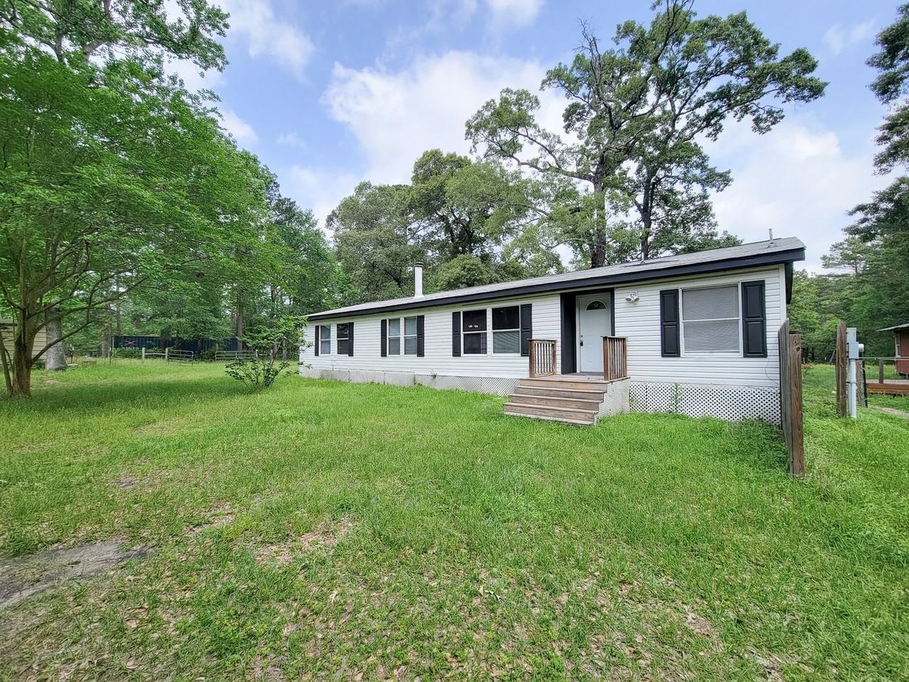 20284 Forest Woods Ln - Photo 3 of 37