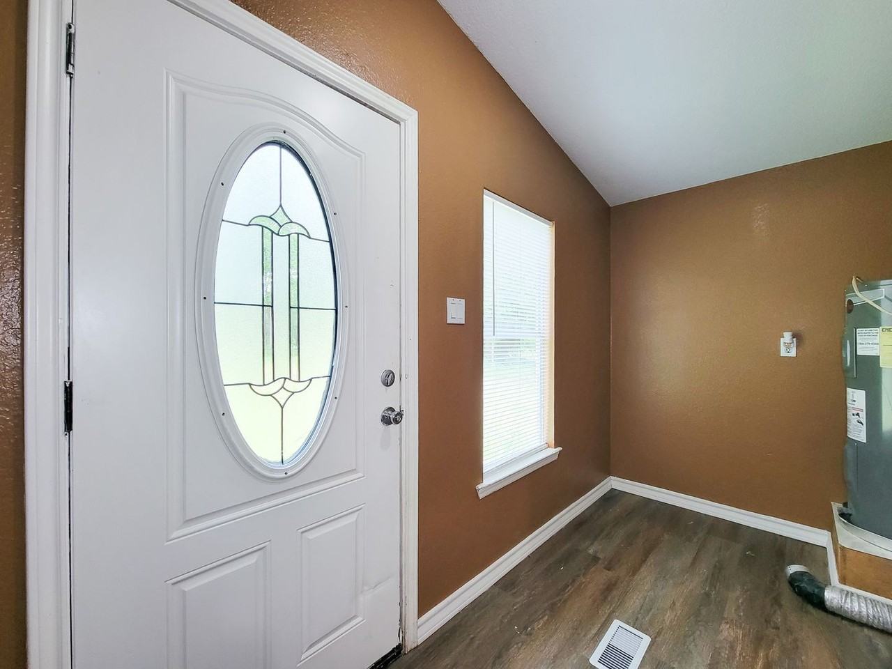 20284 Forest Woods Ln - Photo 4 of 37