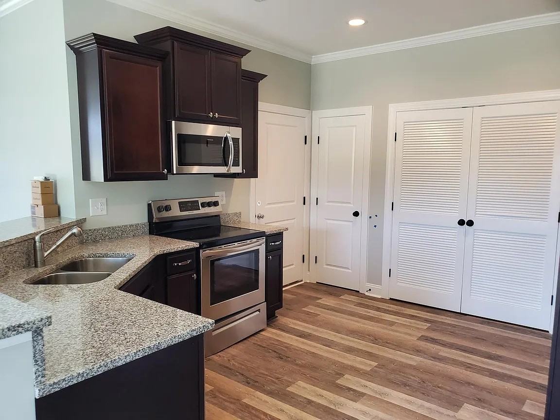 2500 Brookville Dr #B - Photo 6 of 19