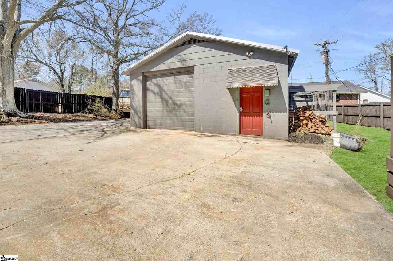 237 Old Grove Rd #1 - Photo 3 of 32