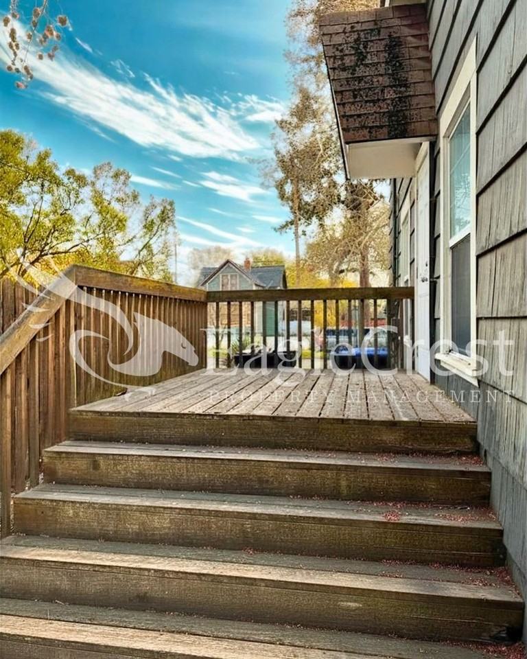 613 Locust St - Photo 2 of 22