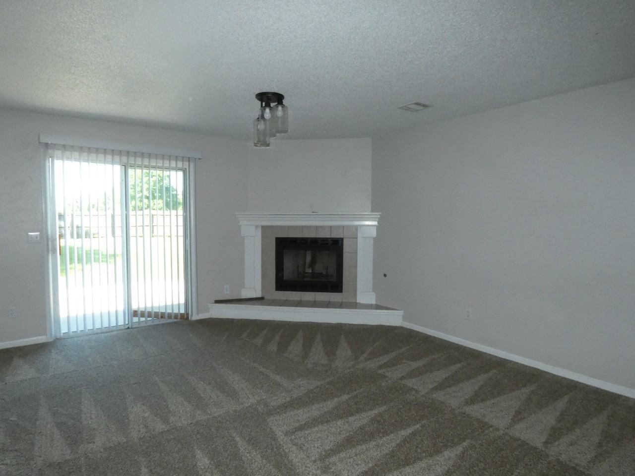 833 Spring Ct - Photo 3 of 17