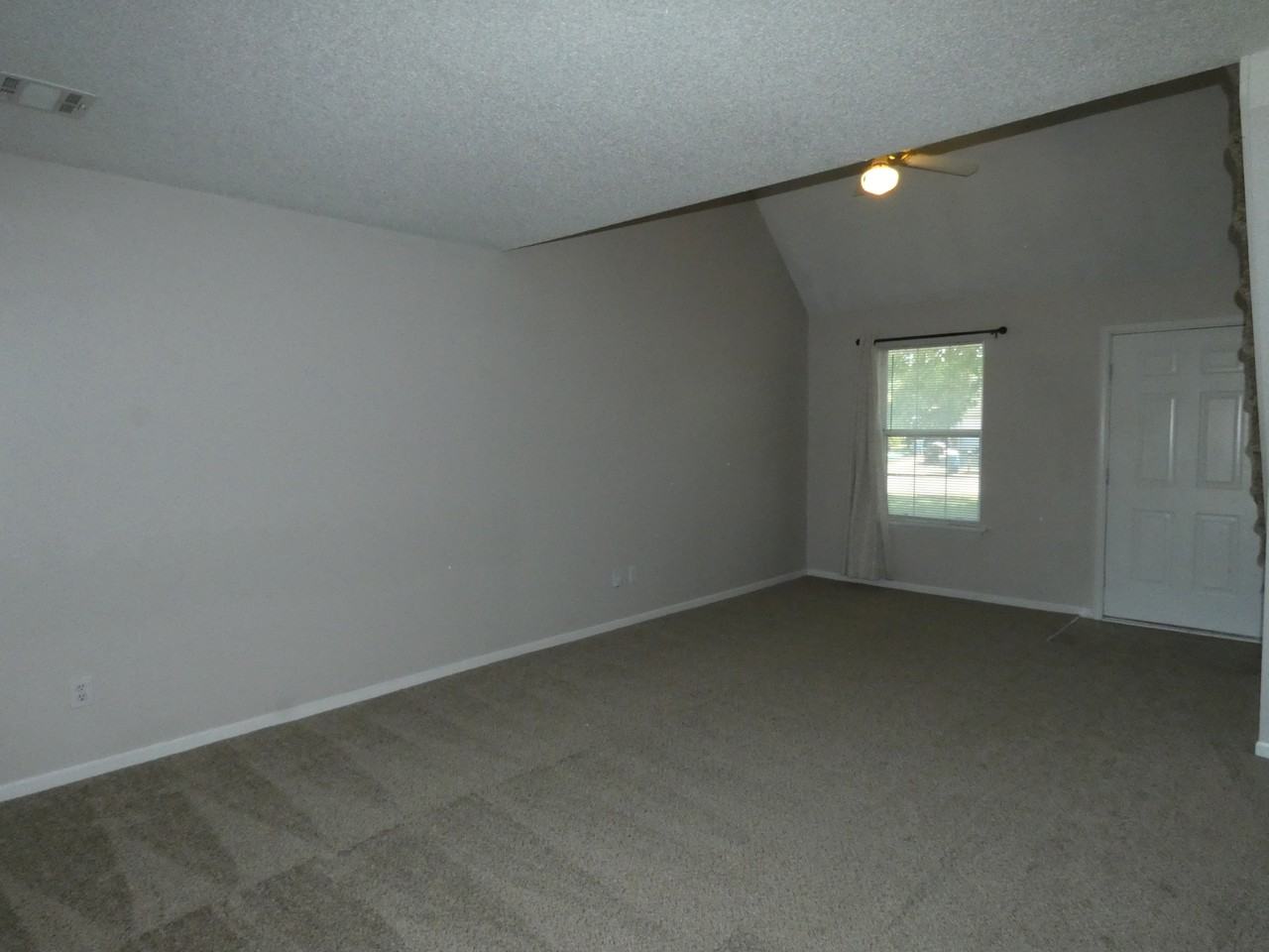 833 Spring Ct - Photo 7 of 17