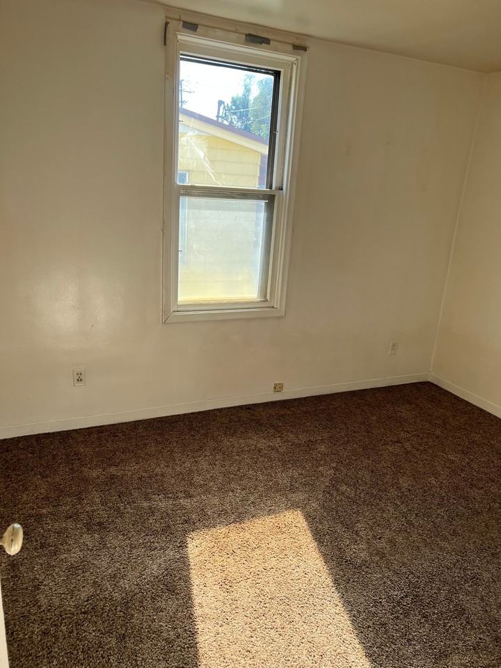 224 S Water Ave #3 - Photo 2 of 5