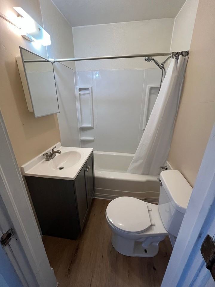 425 E 5th St - Photo 7 of 23