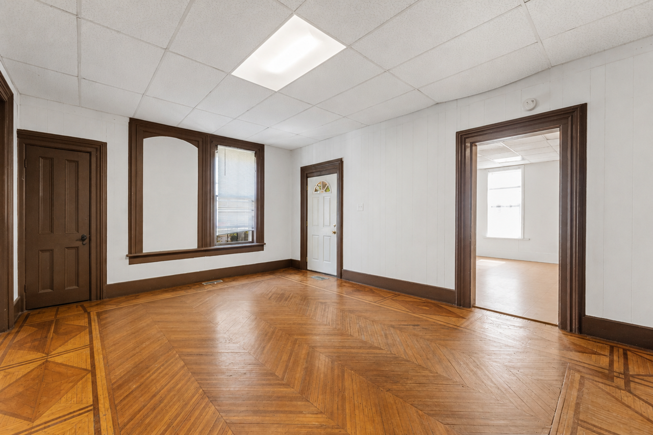 1007 7th St S - Photo 2 of 18