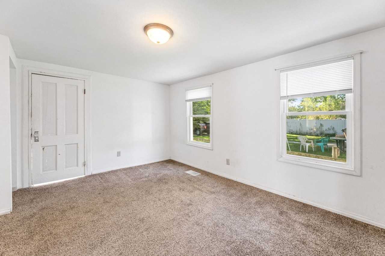 1007 7th St S - Photo 3 of 18