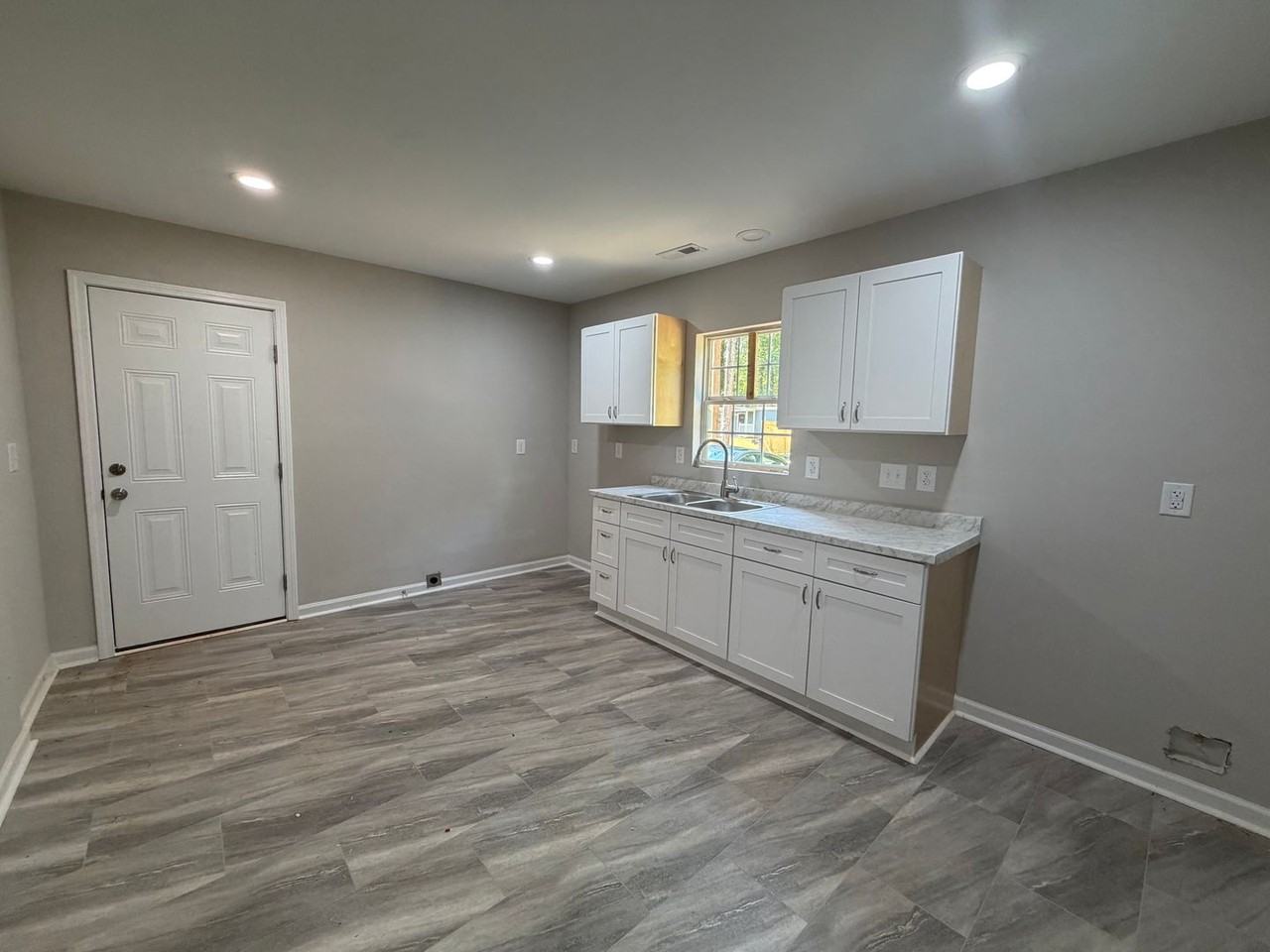 1204 Iva Ave - Photo 3 of 14