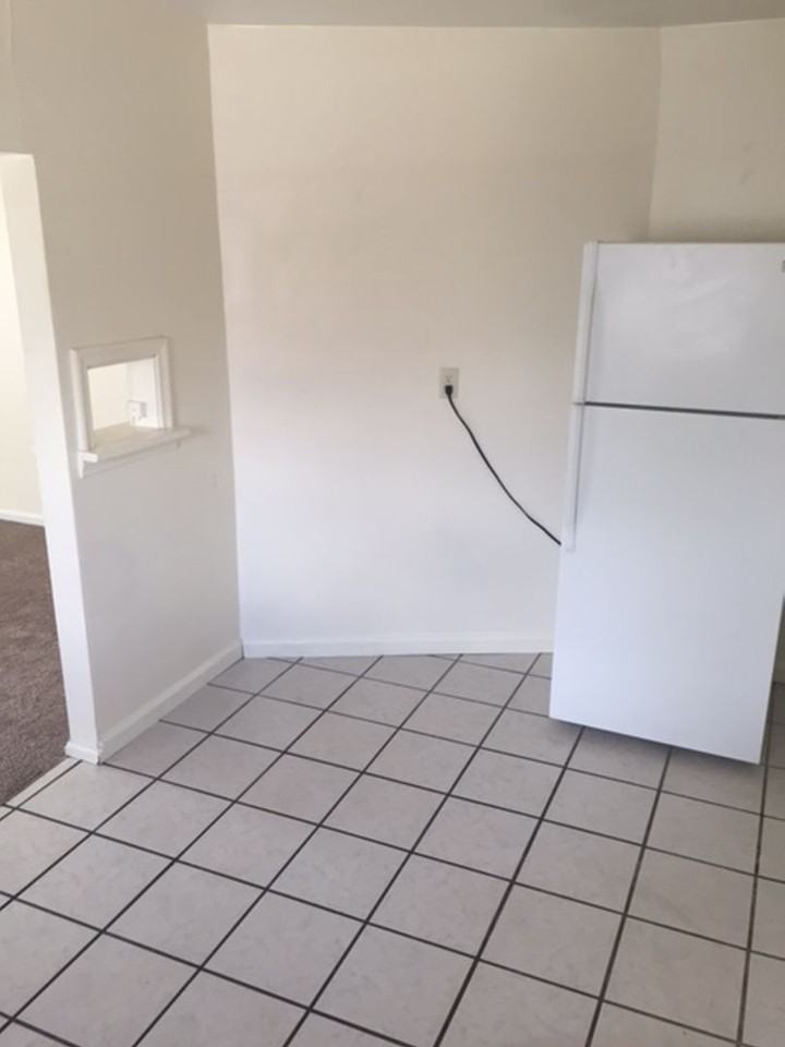 433 Maple St #4 - Photo 5 of 7