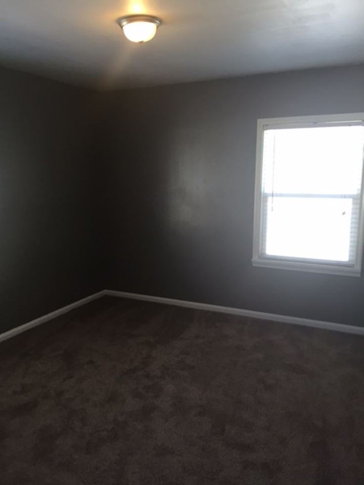 433 Maple St #4 - Photo 6 of 7