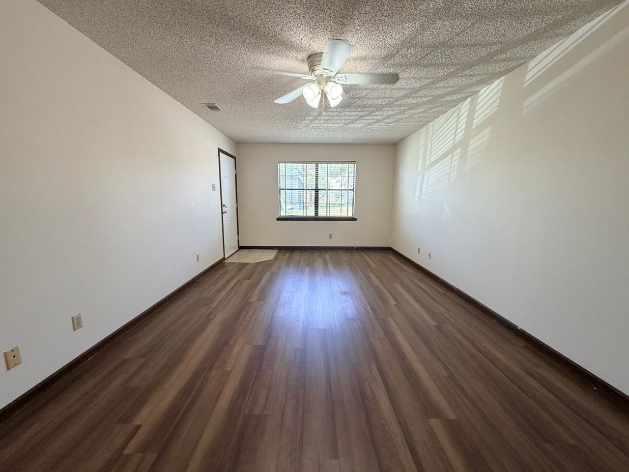 1755 Poplar St #B - Photo 2 of 12