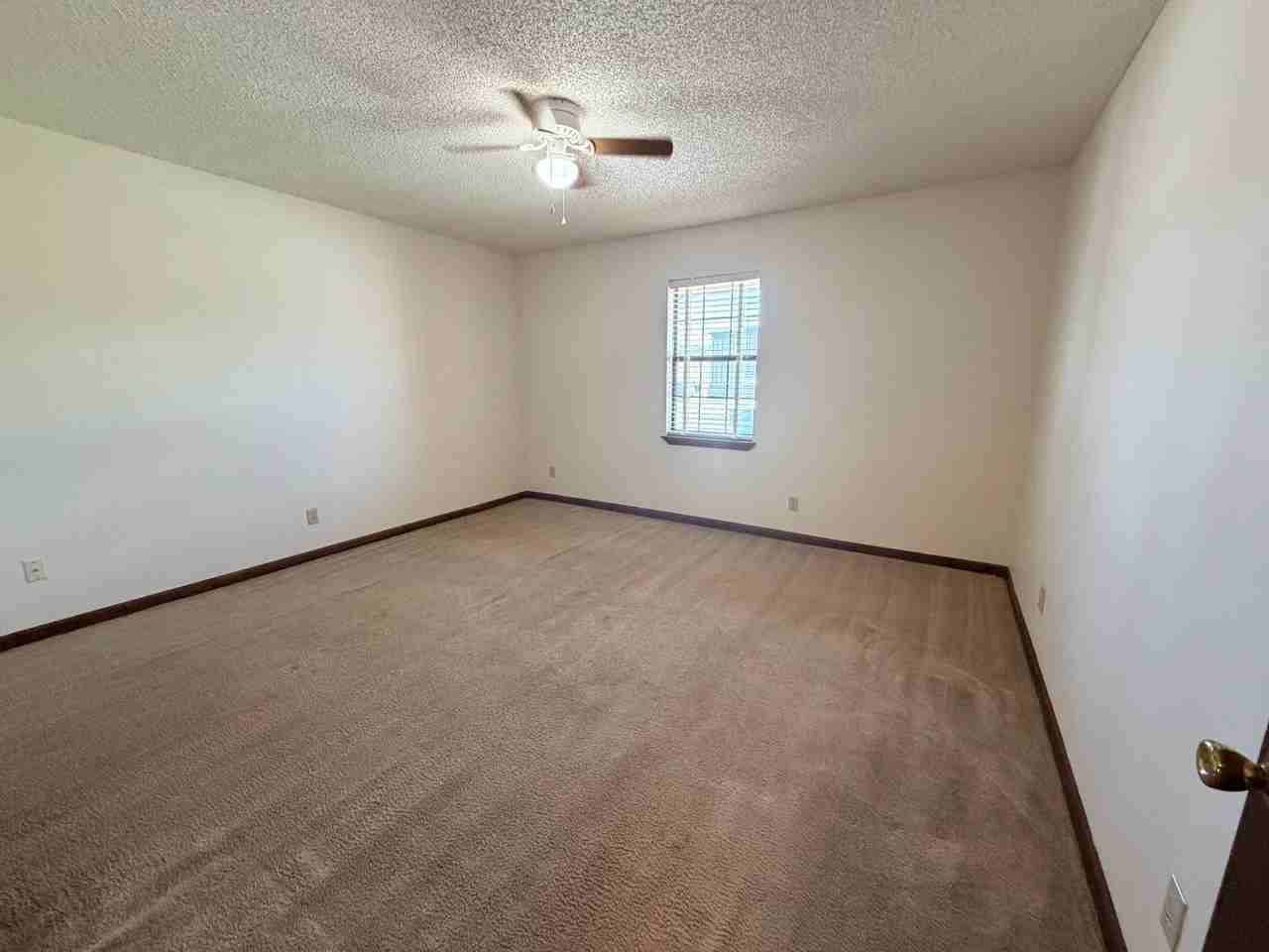 1755 Poplar St #B - Photo 6 of 12