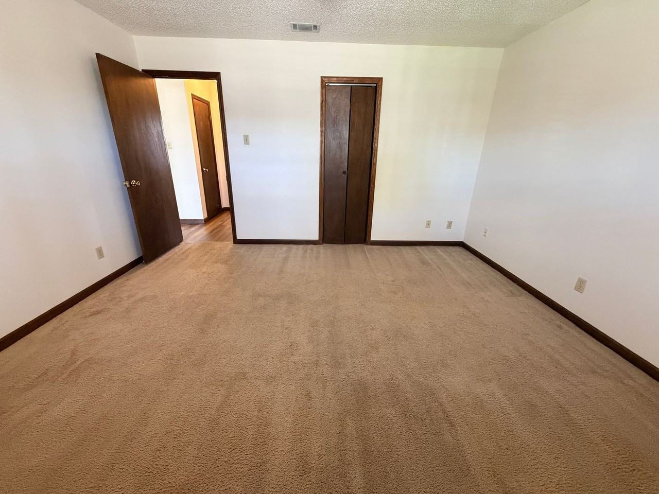 1755 Poplar St #B - Photo 7 of 12