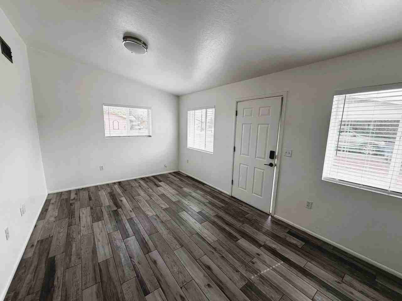 290 N Hamilton St #4 - Photo 2 of 8