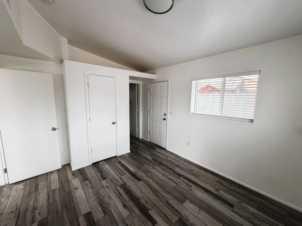 290 N Hamilton St #4 - Photo 6 of 8