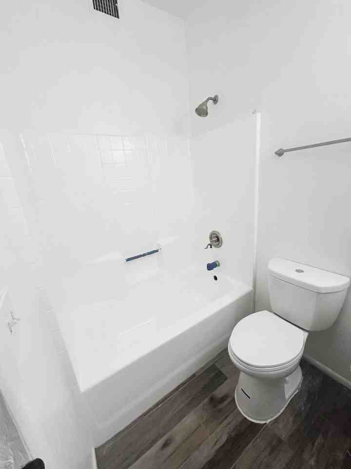 290 N Hamilton St #4 - Photo 7 of 8