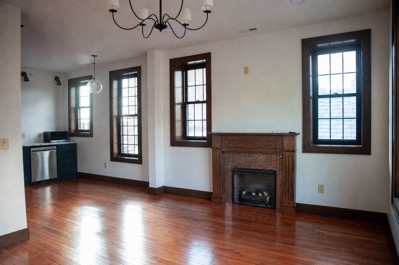 310 9 1/2 St - Photo 3 of 8