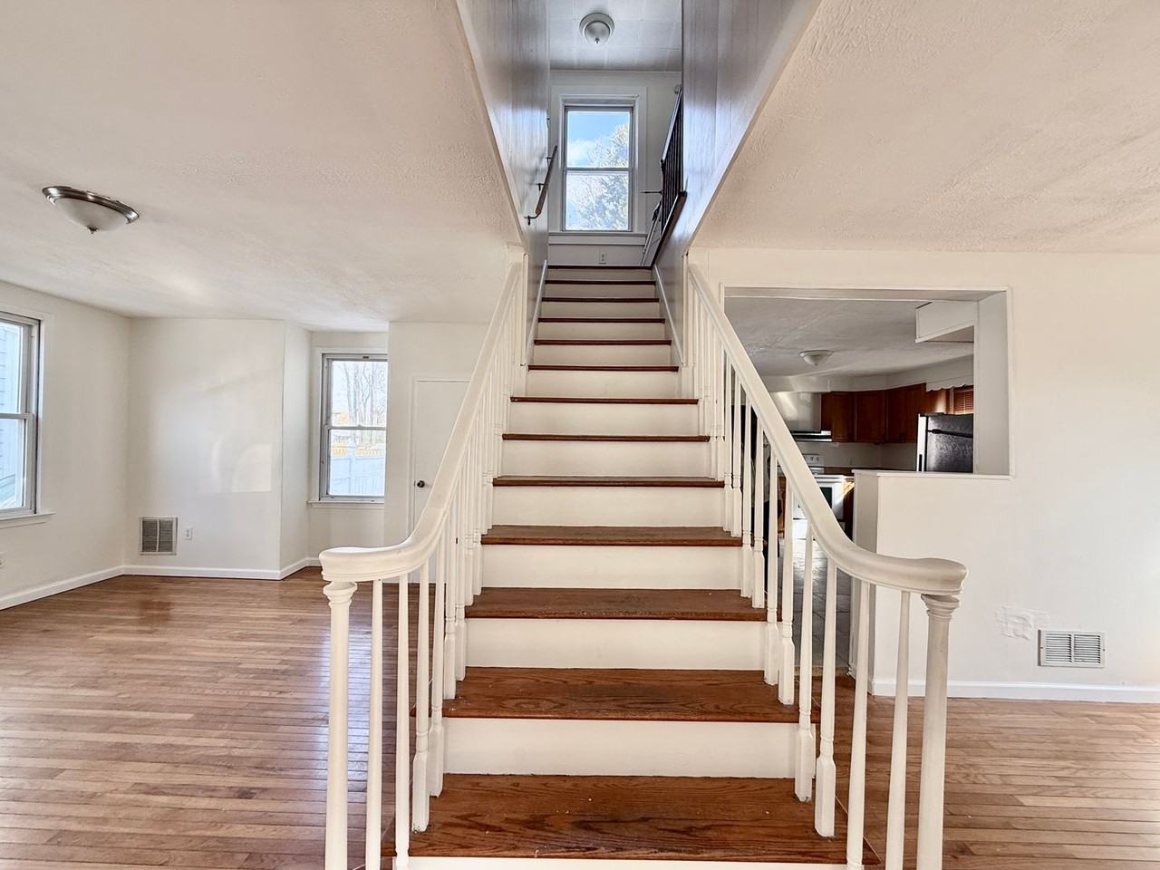 87 W Harmony St - Photo 5 of 35
