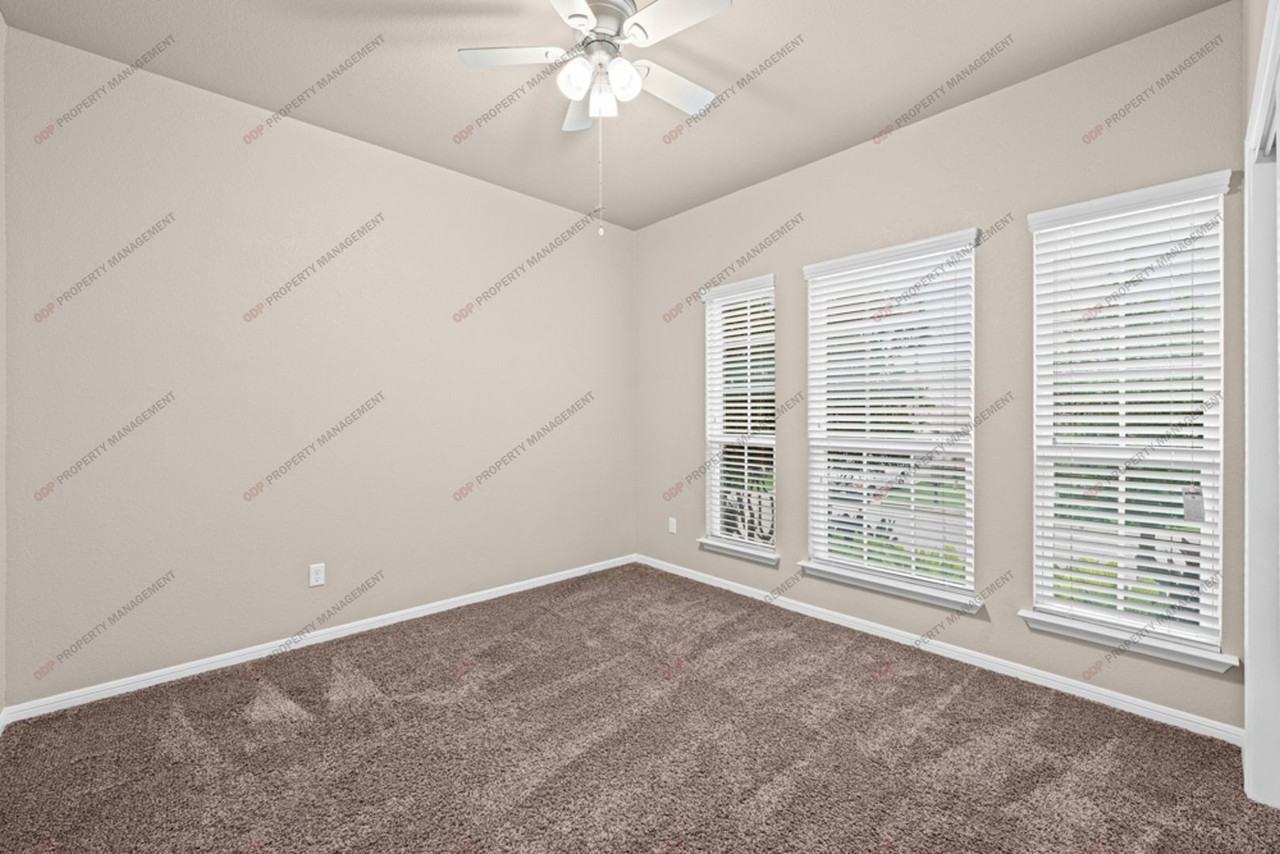 5620 Blackstone Dr - Photo 3 of 25
