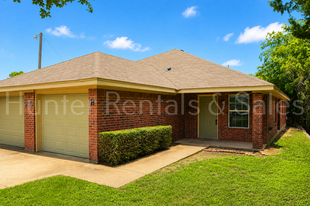 930B Ramblewood St - Photo 2 of 22