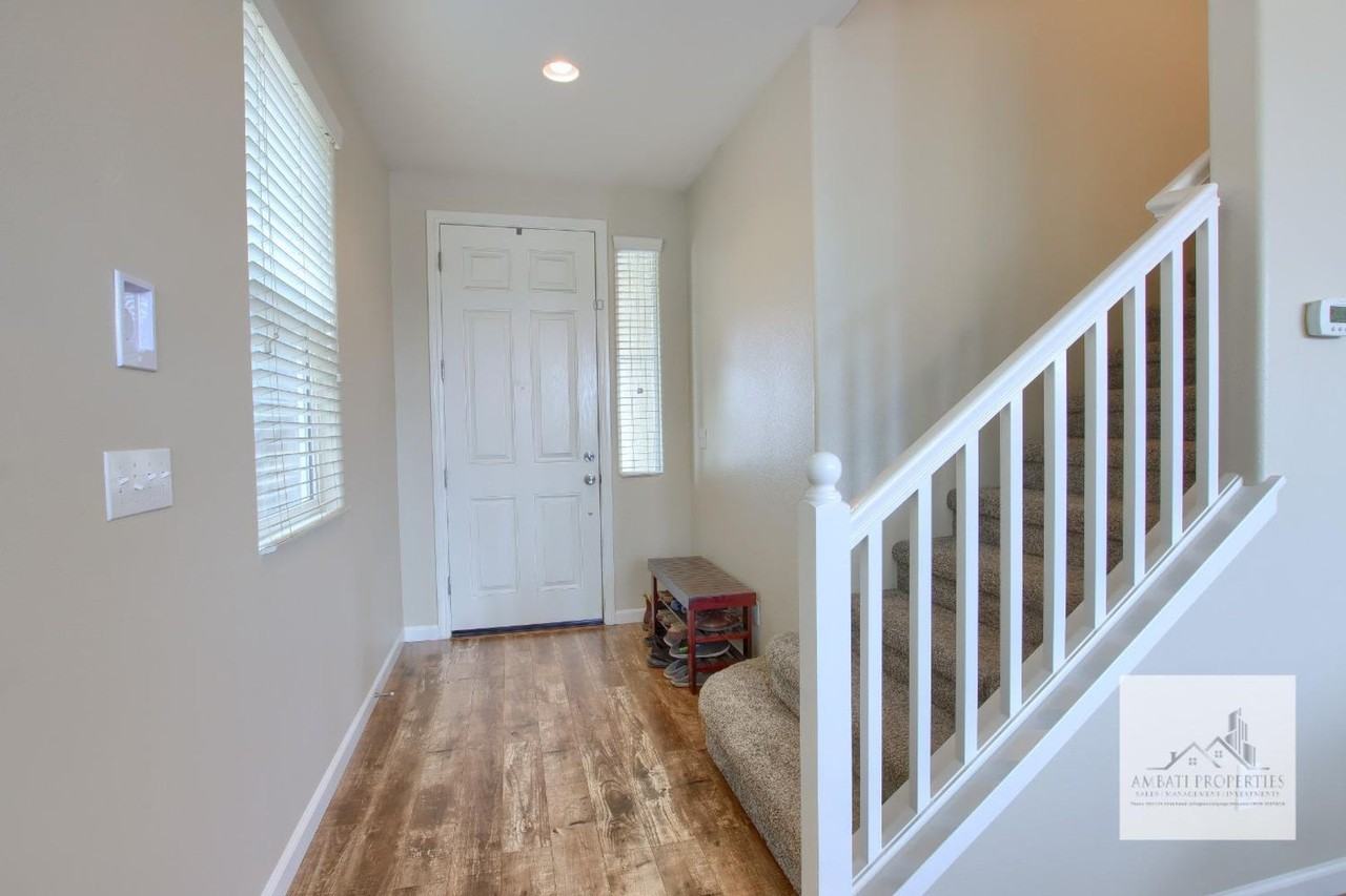 3696 Richmond Ave - Photo 3 of 26
