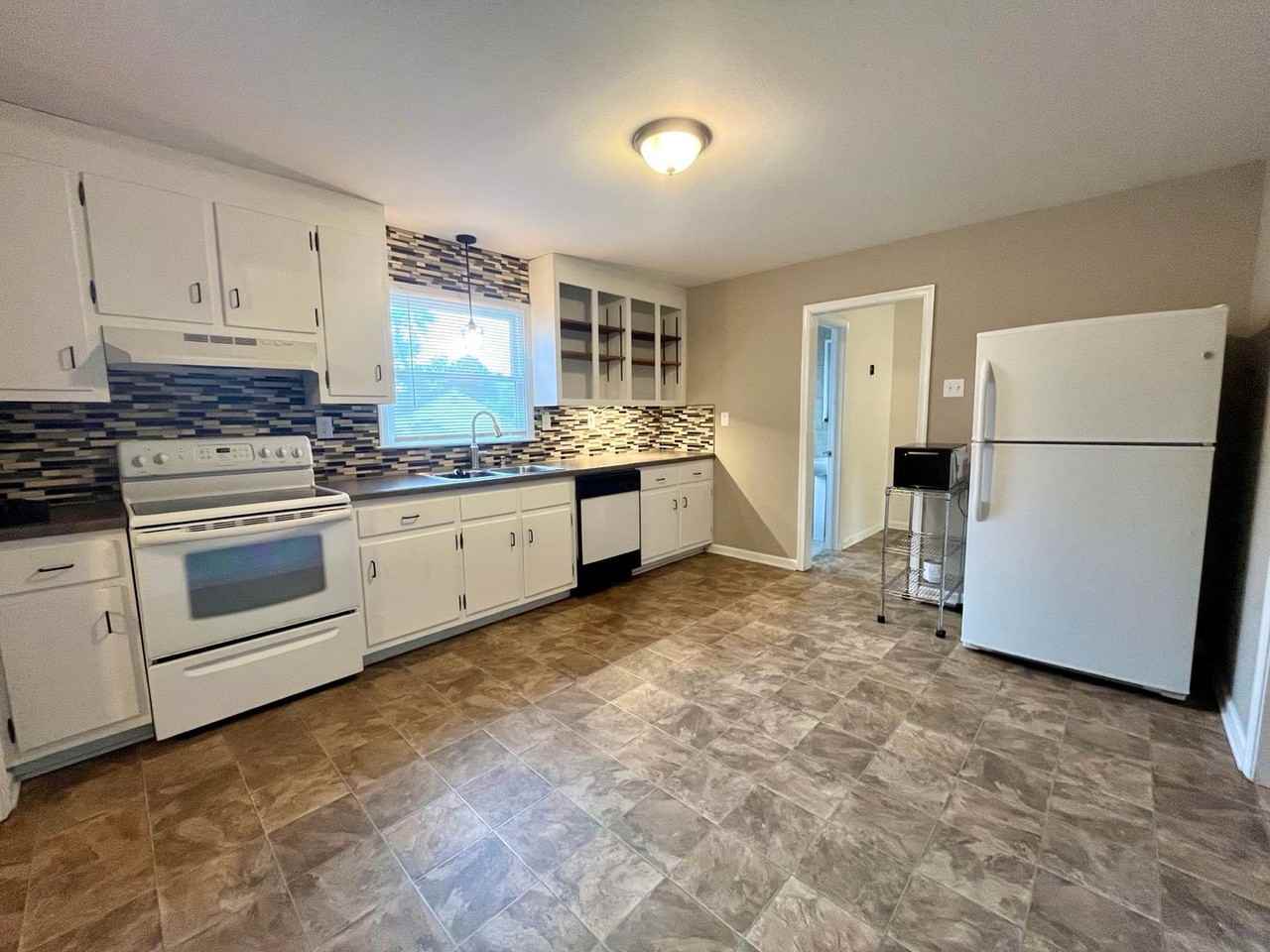 205 Bridge St - Photo 3 of 17