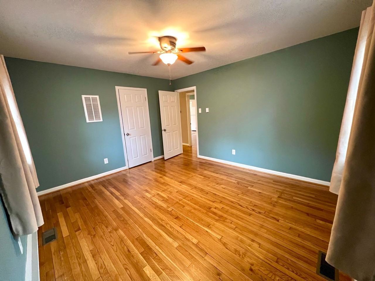 205 Bridge St - Photo 4 of 17