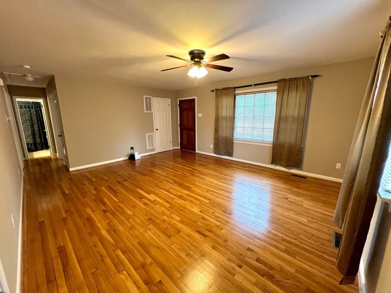 205 Bridge St - Photo 5 of 17