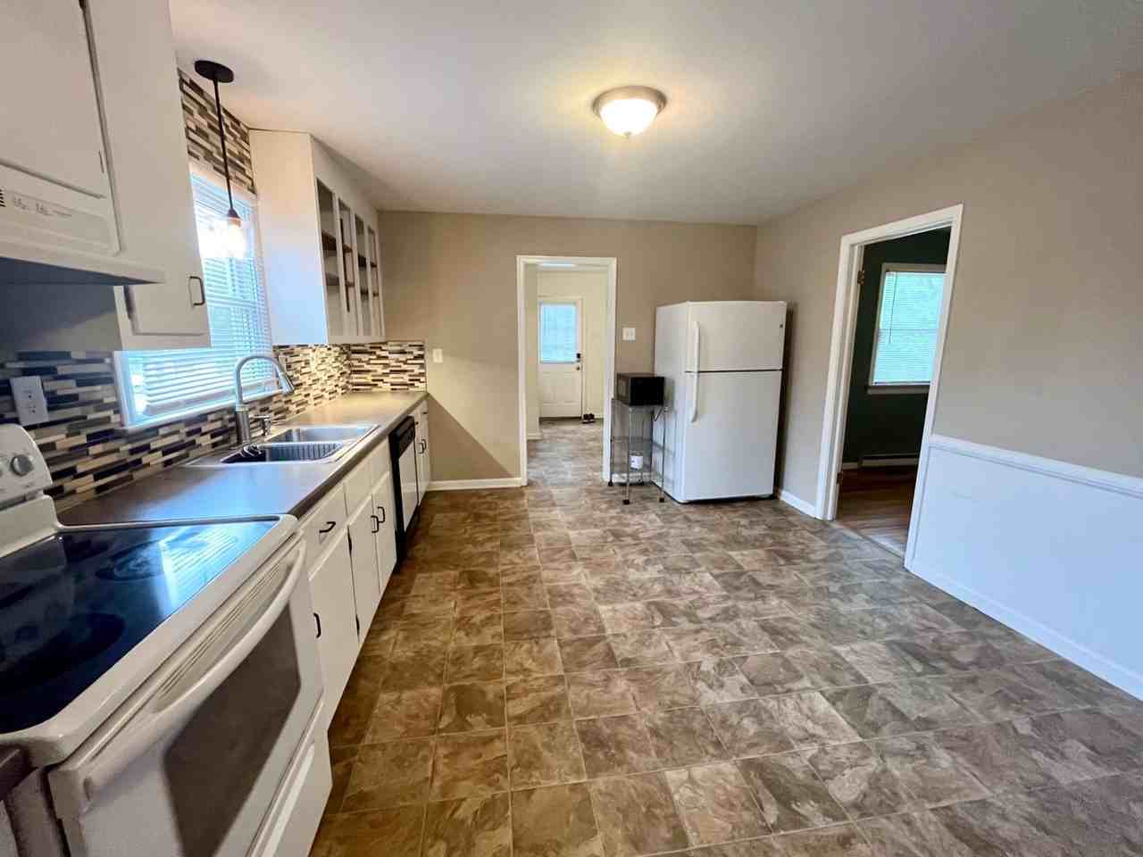 205 Bridge St - Photo 7 of 17