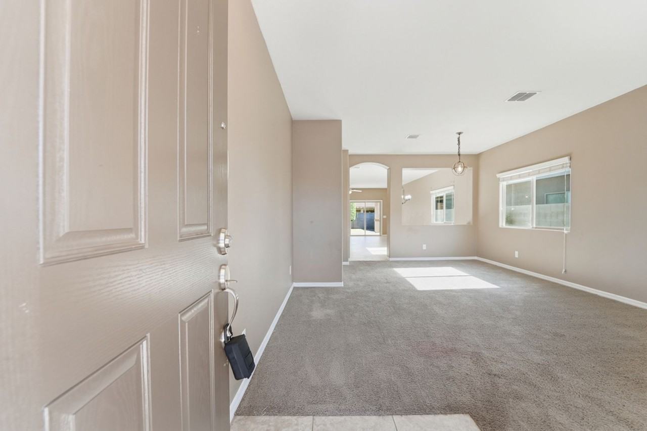 371 W Flame Tree Ave - Photo 3 of 50