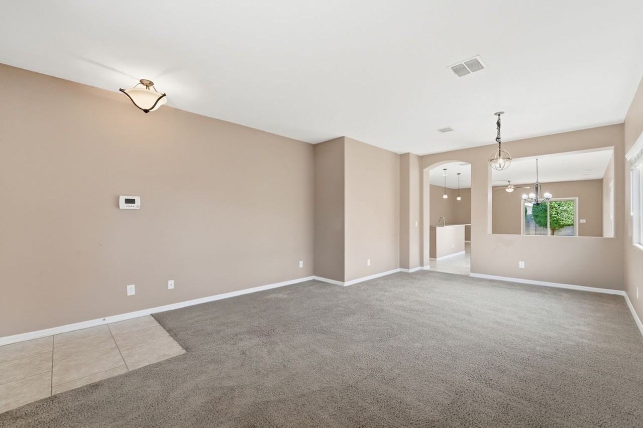 371 W Flame Tree Ave - Photo 5 of 50